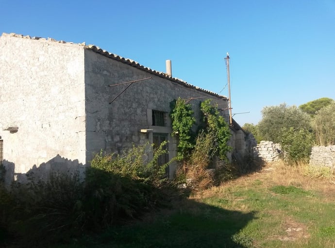 Terreno di pertinenza di una casa. Quando lo � e pu� diventarlo. Tutti i casi