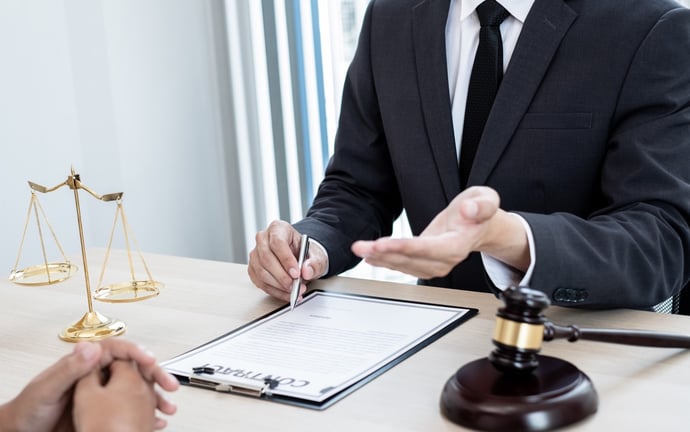 Come influisce il tradimento sulla causa di divorzio e separazione