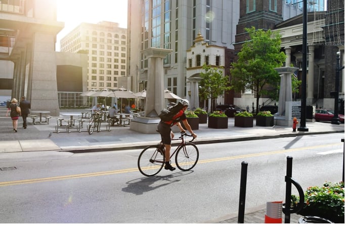 Tutte le regole per chi va in bicicletta e che non conoscono nemmeno i ciclisti
